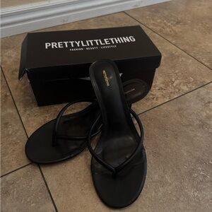 PrettyLittleThing Black Sandals Sleek Thong Design